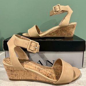 Solanz Ellie Natural Nubuck wedge, size 8